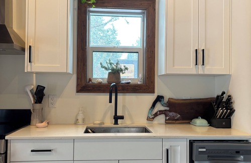 Beaverdell Cabin | Petite Retreat