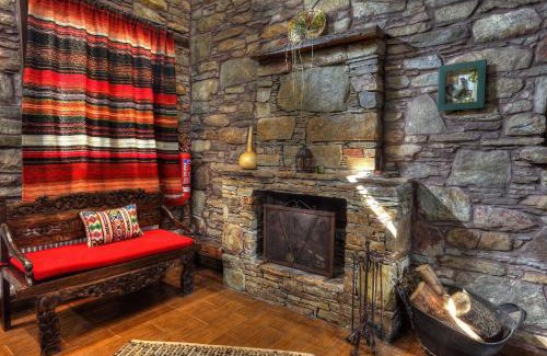 Agkistro House | Petrina House