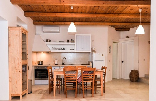 Minoa Pediada House | Petrino Beach house - a few steps from the sea away from crowds