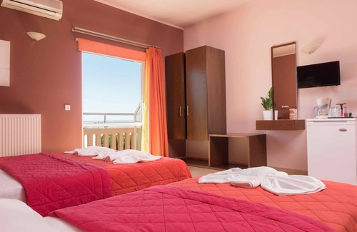 Limeniskos Hotel | Petritos Rooms and Studios