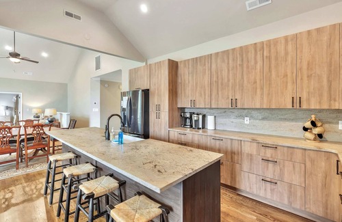 Seneca House | Petty Rd Perfect Lake Keowee Family Vacation Home
