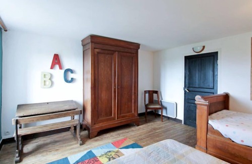Saint-Sulpice-les-Feuilles House | Peuchaud by Interhome
