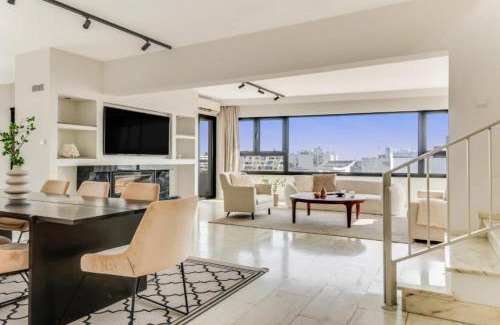 Historical Center Apartment | Phaedrus Living City Center Sky Penthouse
