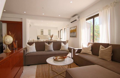 Paphos Apartment | Phaedrus Living: City View Luxury Flat Androcleous