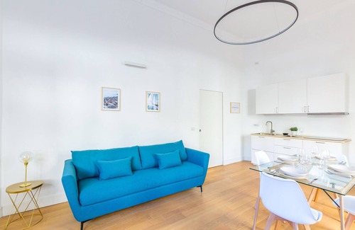 Chiaia Apartment | Piazza Amedeo Flat by Wonderful Italy