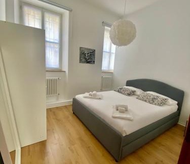 Udine Apartment | [PIAZZA GARIBALDI] ELEGANTI SUITE CON SAUNA