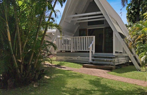 Picnic Bay Ski Chalet | Picnic Bay Chalet Unit 2 - Charming island escape just 150m from Picnic Bay beachfront