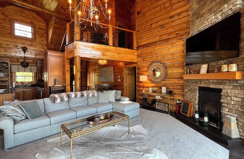 Jefferson Township House | Picturesque Log Home, Family Fun with Scenic Views