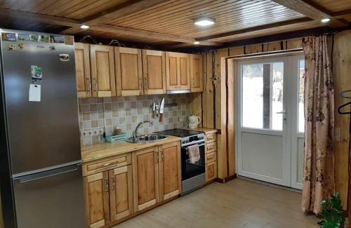 Yasinya House | Pid Goroyu