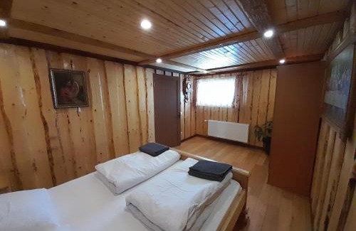 Yasinya House | Pid Goroyu