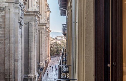 Central District Apartment | Pie de la Catedral Duplex