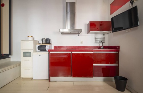 Barceloneta Apartment | Pied-à-terre in central Barcelona 100m from beach.