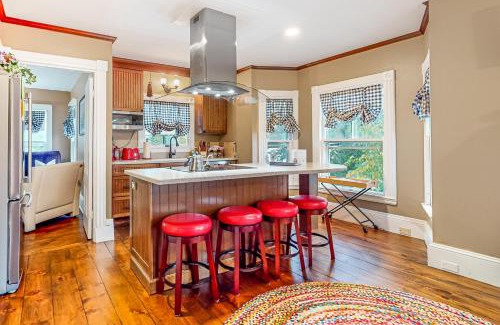 Kennebunkport Apartment | Pied-A-Terre