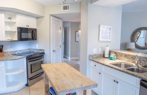 Tybee Island Condo | Pier Walk B ~ 2 Kings, 1 Queen, 2 Twins, 3 cars
