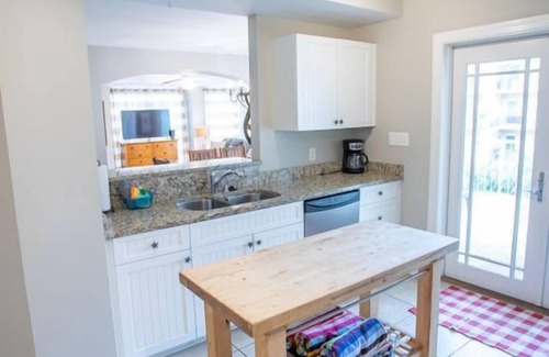 Tybee Island Condo | Pier Walk B ~ 2 Kings, 1 Queen, 2 Twins, 3 cars