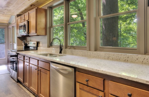 Gatlinburg - Pigeon Forge Cabin | Pigeon Forge - Rushing Falls - 3 Bedrooms - Sleeps 6