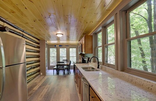 Gatlinburg - Pigeon Forge Cabin | Pigeon Forge - Rushing Falls - 3 Bedrooms - Sleeps 6