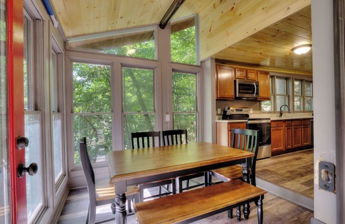 Gatlinburg - Pigeon Forge Cabin | Pigeon Forge - Rushing Falls - 3 Bedrooms - Sleeps 6