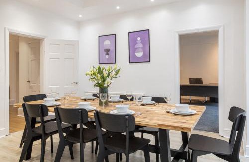 Manchester House | Pillo Rooms - Spacious 4 Bedroom Detached House close to Heaton Park