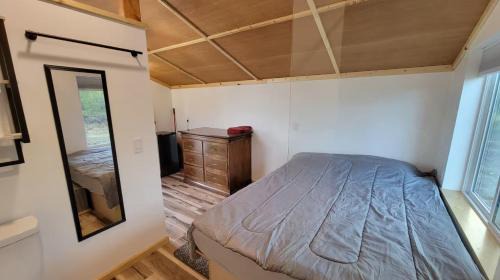 Houston Apartment | Pilot Lodge - Free Flight with Stay! Cabin on Private Airstrip