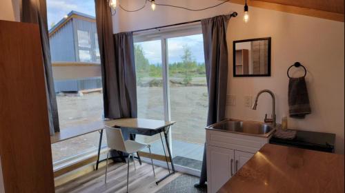 Houston Apartment | Pilot Lodge - Free Flight with Stay! Cabin on Private Airstrip