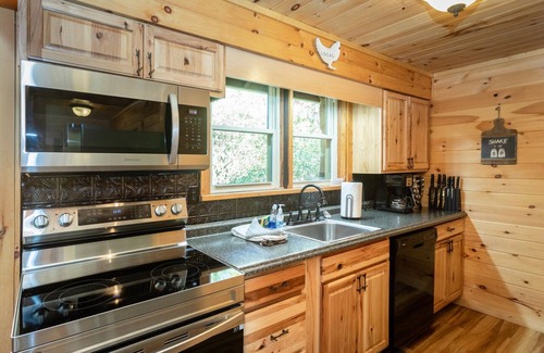 Rawley Springs Cabin | PINE CLIFF Amazing Mountain and River Views, Pet Friendlyn15 mins Harrisonburgn