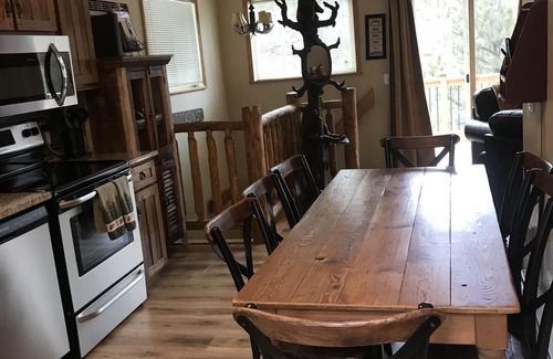 Estes Park House | Pine Cone Cabin, Walk to Town, Private Location, Hot Tub, Wood FP