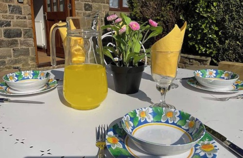 Dronfield Cottage | Pine Cottage, a luxury cottage, cosy 2 bedroom, sleeps 4, dogs very welcome