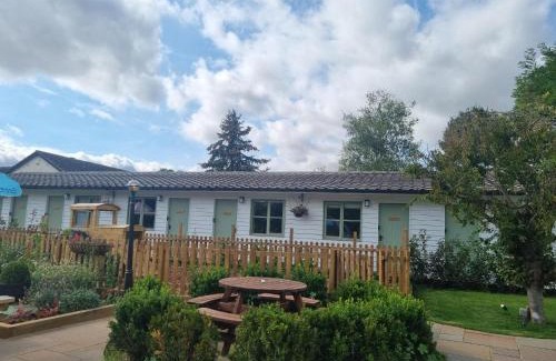 Pegsdon Hotel | Pine, Country chalet located in Pegsdon