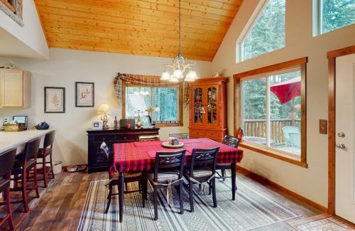 Roslyn Ridge House | Pine-Loch Sun Retreat