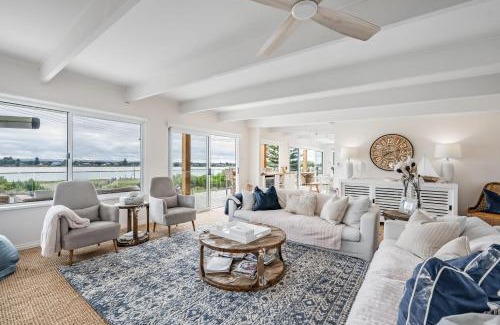 Nangkita House | Pine River Waterfront Pet Friendly WIFI