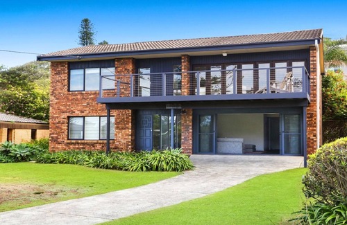North Avoca House | PINE VIEW | Close to beach, WIFI | Accom Holidays