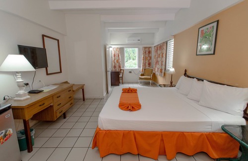Ocho Rios Hotel | Pineapple Court Hotel