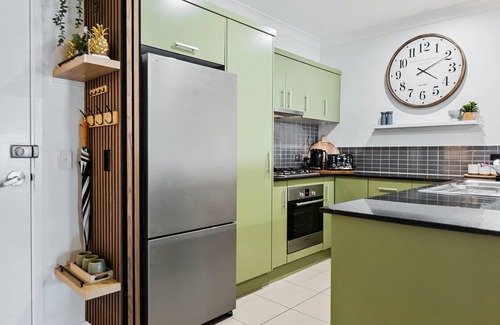 Westcourt Apartment | Pineapple Palms - Resort, 9 Pools & Gym