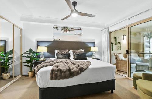 Westcourt Apartment | Pineapple Palms - Resort 9 Pools & Gym