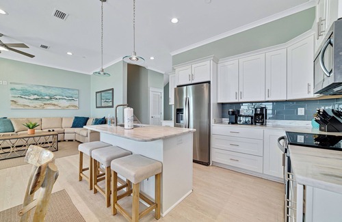 Gulf Shores House | Pineapple Paradise by GSVR | Stunning Beachfront Escape w/Heated Pool + FREE Activities/Golf