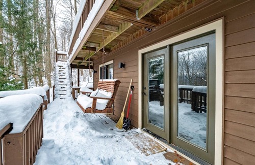 Davis House | Pinecone Ridge - 441 Northpoint WaynnCinnamon Fern Chalet - Pet Friendly, Hot Tub, Short Drive to Two Ski Areas & Two State Parks