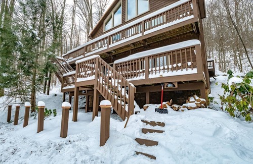 Davis House | Pinecone Ridge - 441 Northpoint WaynnCinnamon Fern Chalet - Pet Friendly, Hot Tub, Short Drive to Two Ski Areas & Two State Parks