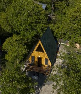 Tsromi Cabin | Pinehouse Urtkhva in Surami