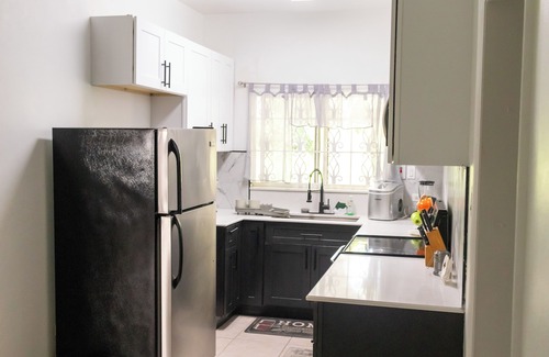 West Gate Hills Apartment | PINES VACATION RENTALS- EXCELLENT LOCATION, MINUTES FROM EVERYTHING.