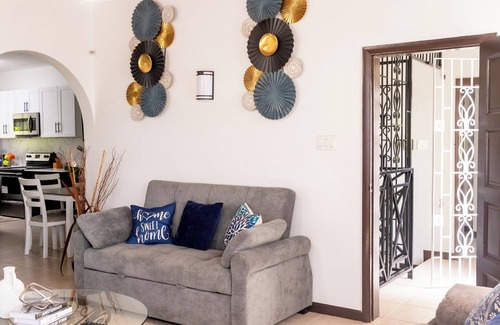 West Gate Hills Apartment | PINES VACATION RENTALS- EXCELLENT LOCATION, MINUTES FROM EVERYTHING.