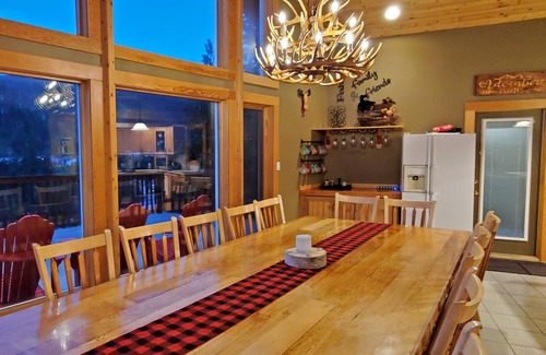 Sunburst Estates Ski Chalet | Pinetree Chalet 4-6bd/ba | LongStay=LowerRate | Stunning View | HotTub | Ski-In