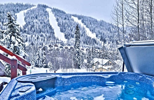 Sunburst Estates Ski Chalet | Pinetree Chalet 4-6bd/ba | LongStay=LowerRate | Stunning View | HotTub | Ski-In