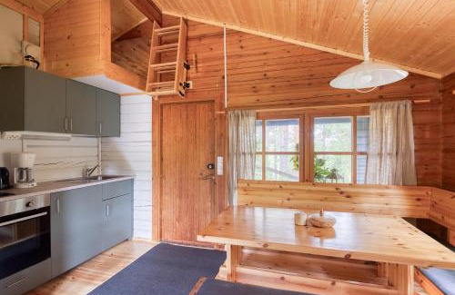 Pyha House | Pinetree Cottages Blue Cabin