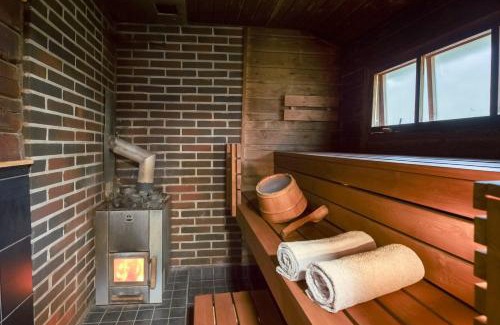 Pyha House | Pinetree Cottages Blue Cabin