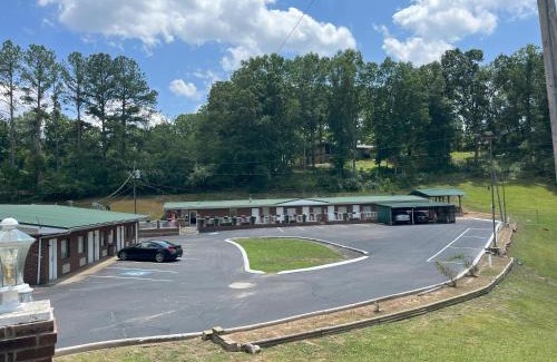 Parsons Hotel | Pinetree Inn