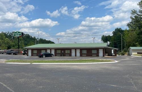 Parsons Hotel | Pinetree Inn