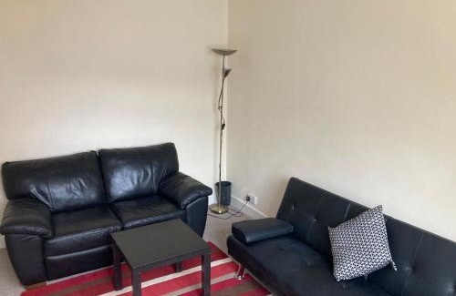 Wolverhampton Apartment | Pinfold 5 - 6 beds