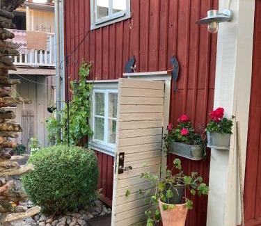Granna House | Pinglans bakficka
