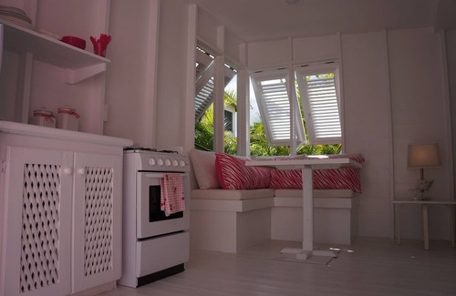 Sunset Crest Cottage | PINK COTTAGE - CHATTEL STYLE - BUILD 2015 - GREAT LOCATION ON THE WEST COAST